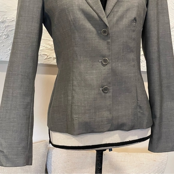 J Crew Women's Gray Wool 3-Button Lined Blazer Made in Hong Kong Sz 2. - Picture 3 of 8